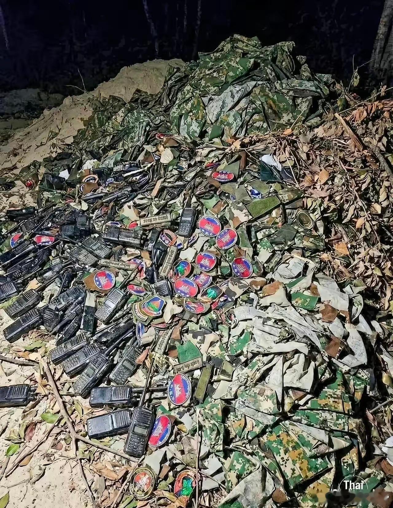 泰柬冲突最新通报：泰军方公布作战成果缴获电诈园区相关物资泰国军方发言人苏拉桑·