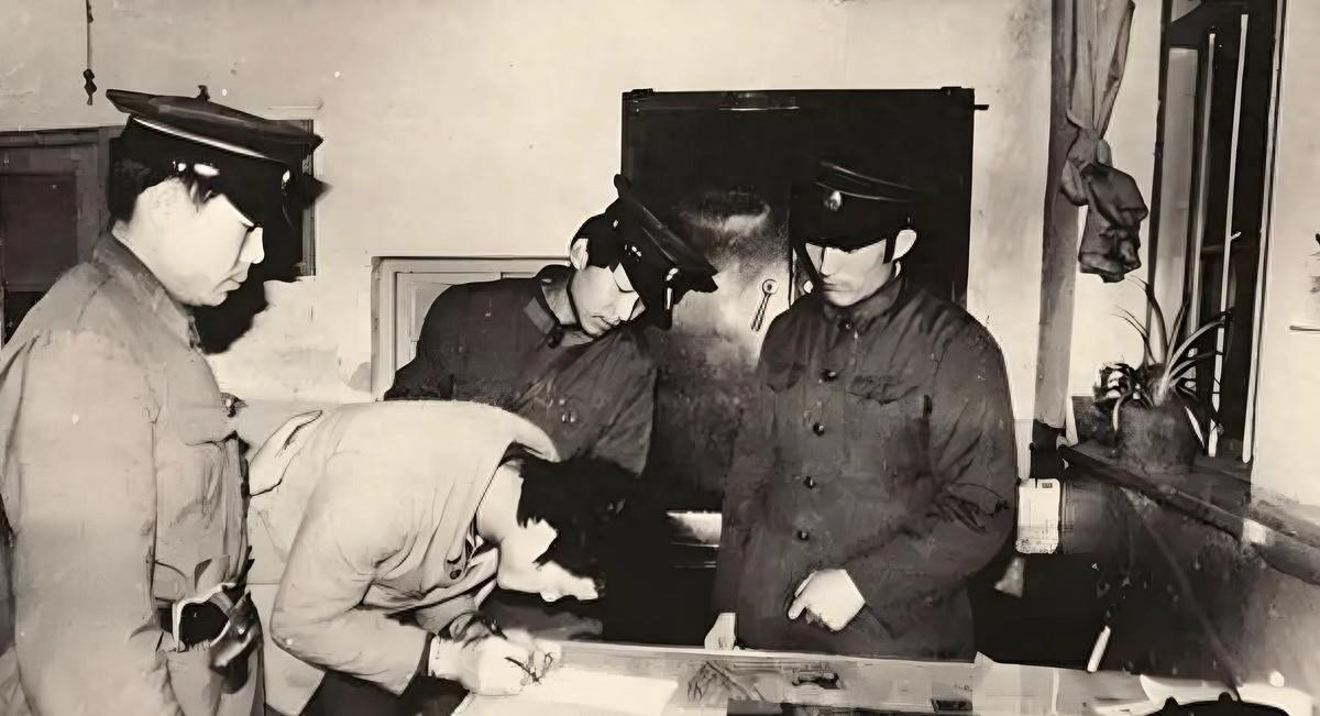 1982年，吉林永吉县嘎鱼河村。一个大队副书记，把同村的小姑娘靳霞给强奸了。案子
