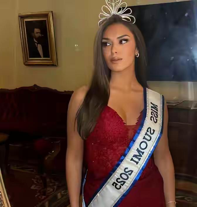 应该把以前丑化中国眯眯眼的画家圈起来。波兰选美冠军12天之后被主办方取消，原因