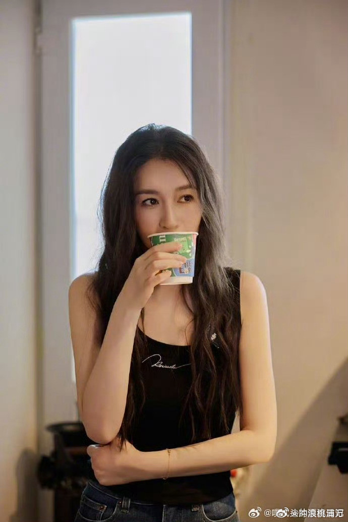 李小冉乘风2026我来啦李小冉官宣加入乘风2026🈶，本身就是专业舞蹈出身，功