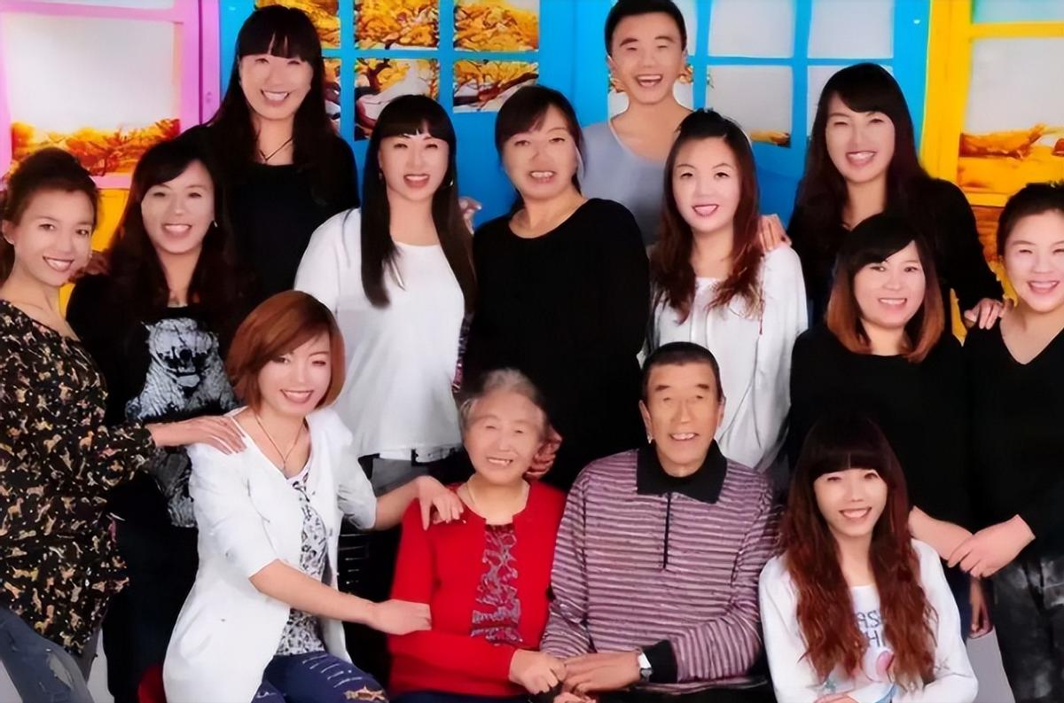 山西一对夫妻，生了11胎全是女儿，丈夫眼看妻子生不出儿子，无奈决定放弃，谁料，1