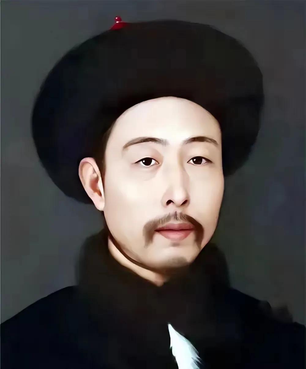 乾隆对他爹雍正，内心一直是看不起的。这个“逆子”觉得雍正喜好祥瑞，是不自信和自欺