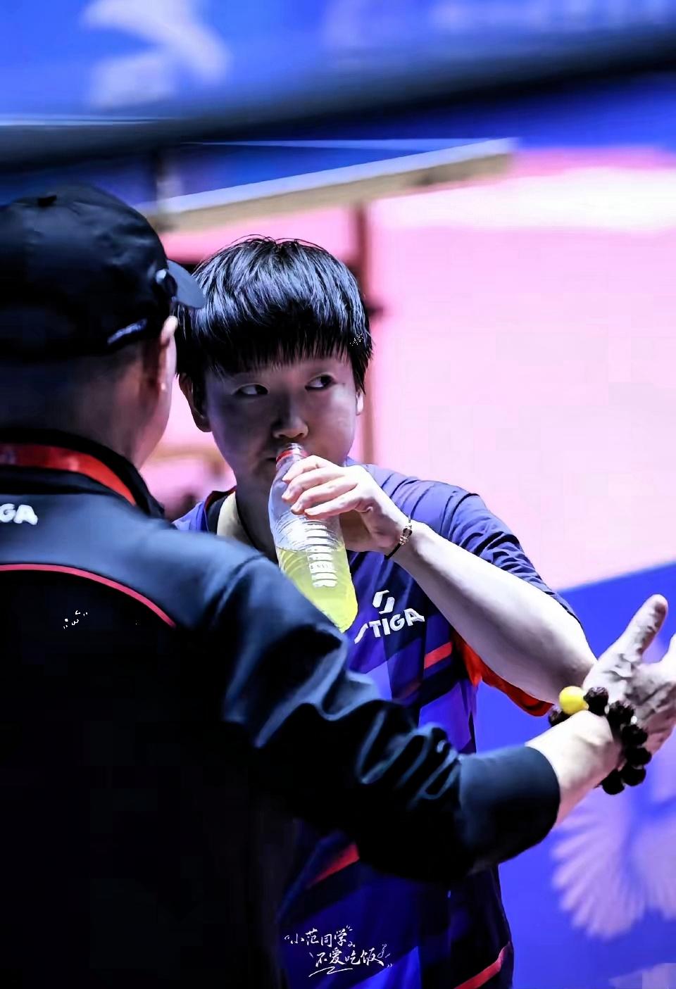 孙颖莎在成都集训，突然来了位特殊客人！既不是队友，也不是工作人员，他一出现