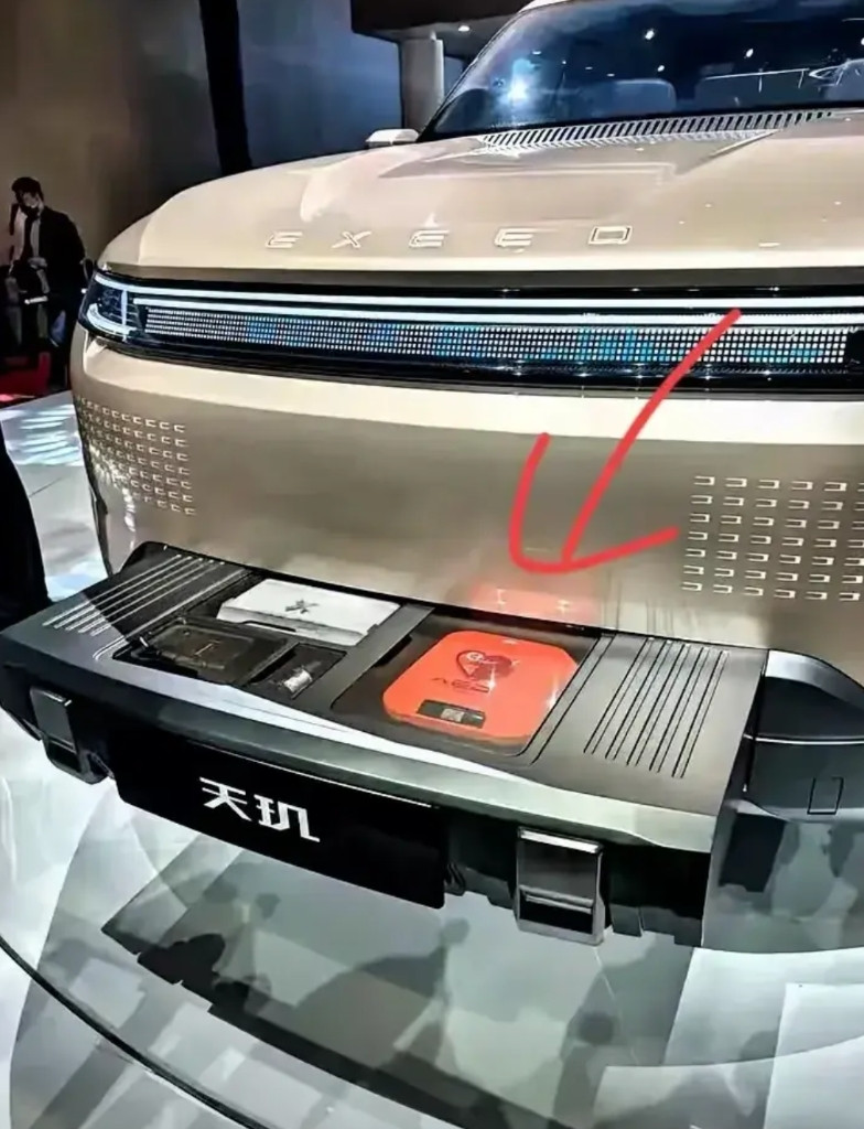 车里面是装不了东西吗？一个把前盖改成座椅，一个把前盖改成了抽屉，还有一个改成了