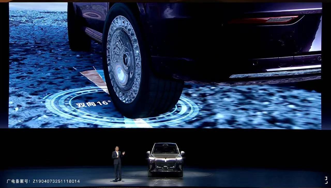 岚图泰山终结科目二噩梦，转弯半径惊艳全场！发布会直播中被岚图泰山的后轮转向功能震