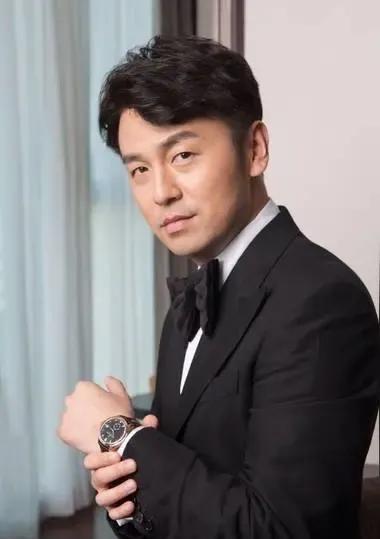 鬼才姜文也开始慌啦！他的电影《你行你上》要提档到7月18号上映了。有网友说是因为