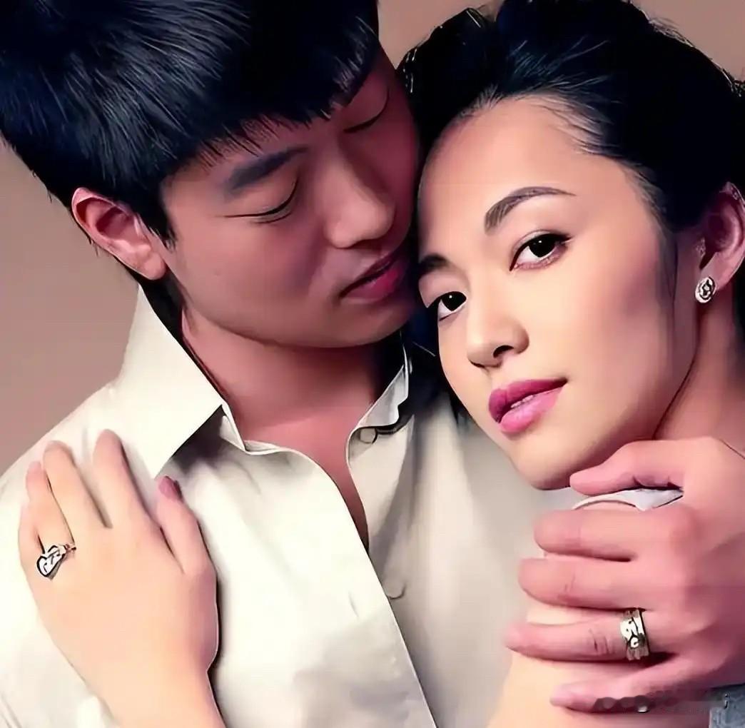 当初姚晨嫁曹郁我就不看好，感觉她有点跟前夫凌潇肃赌气似的。姚凌是校园恋，曾有深厚