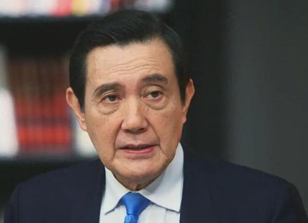 赖：老马，听说你刚从对岸回来？马：嗯，刚到家。赖：你在那边是不是说话太重了