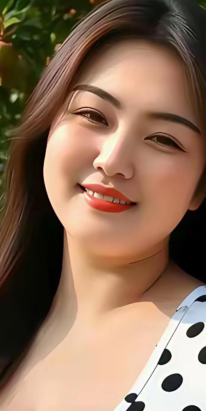 娥眉黛眼贤妻宝，笑语嫣然陪你老。花好月圆迎中秋，………………【佳肴美味双