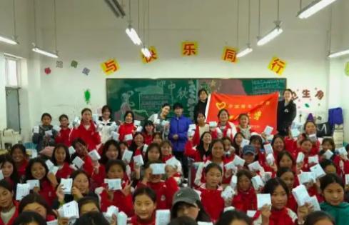 “正常的生理需求，没什么好羞耻的！”一位支教的女大学生在偏远山区发现，班上女生总