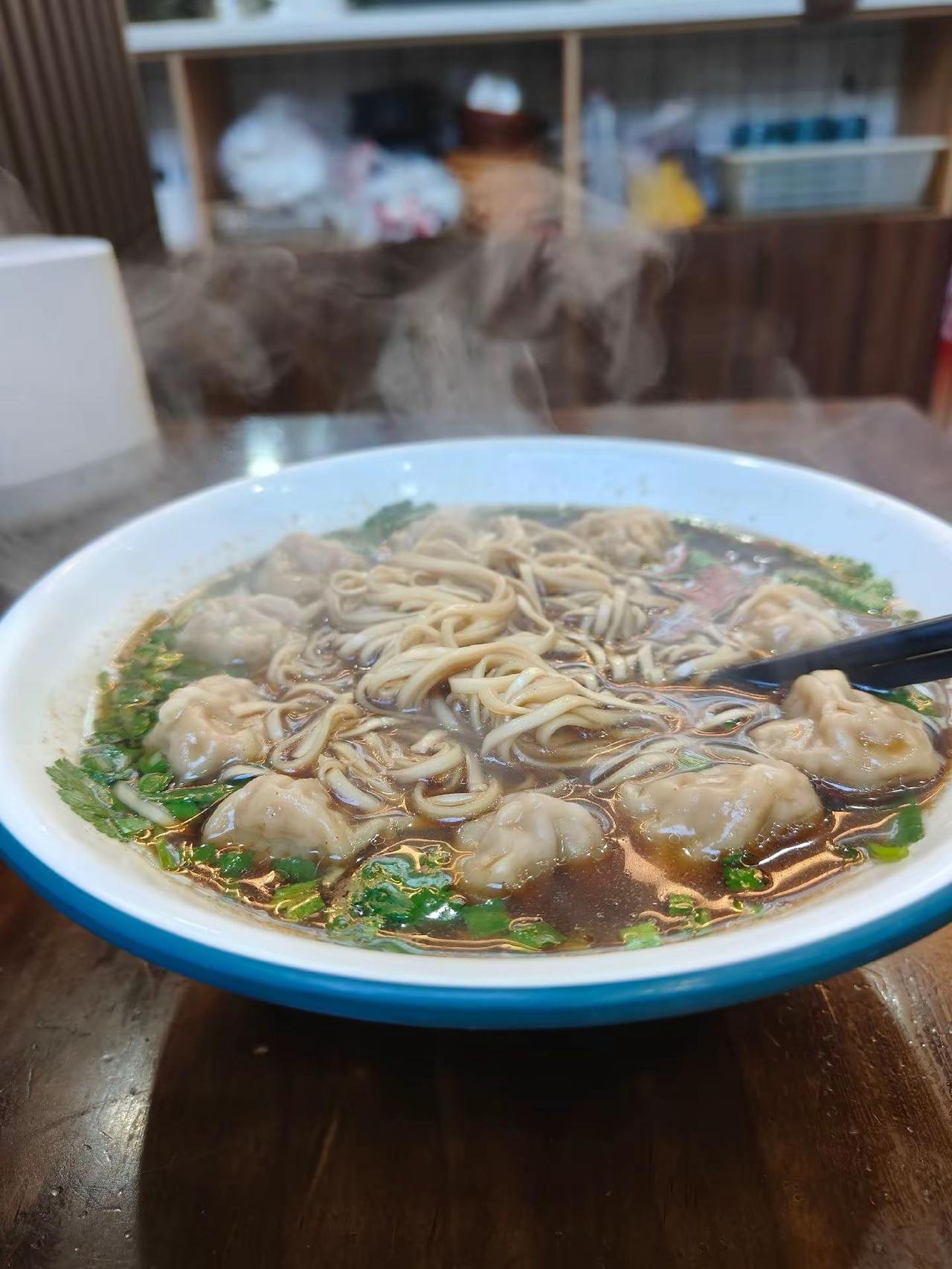 我感应口味和环境都还挺不错，因为能合口味又吃得舒服，这顿饭就值了～大家还发现了