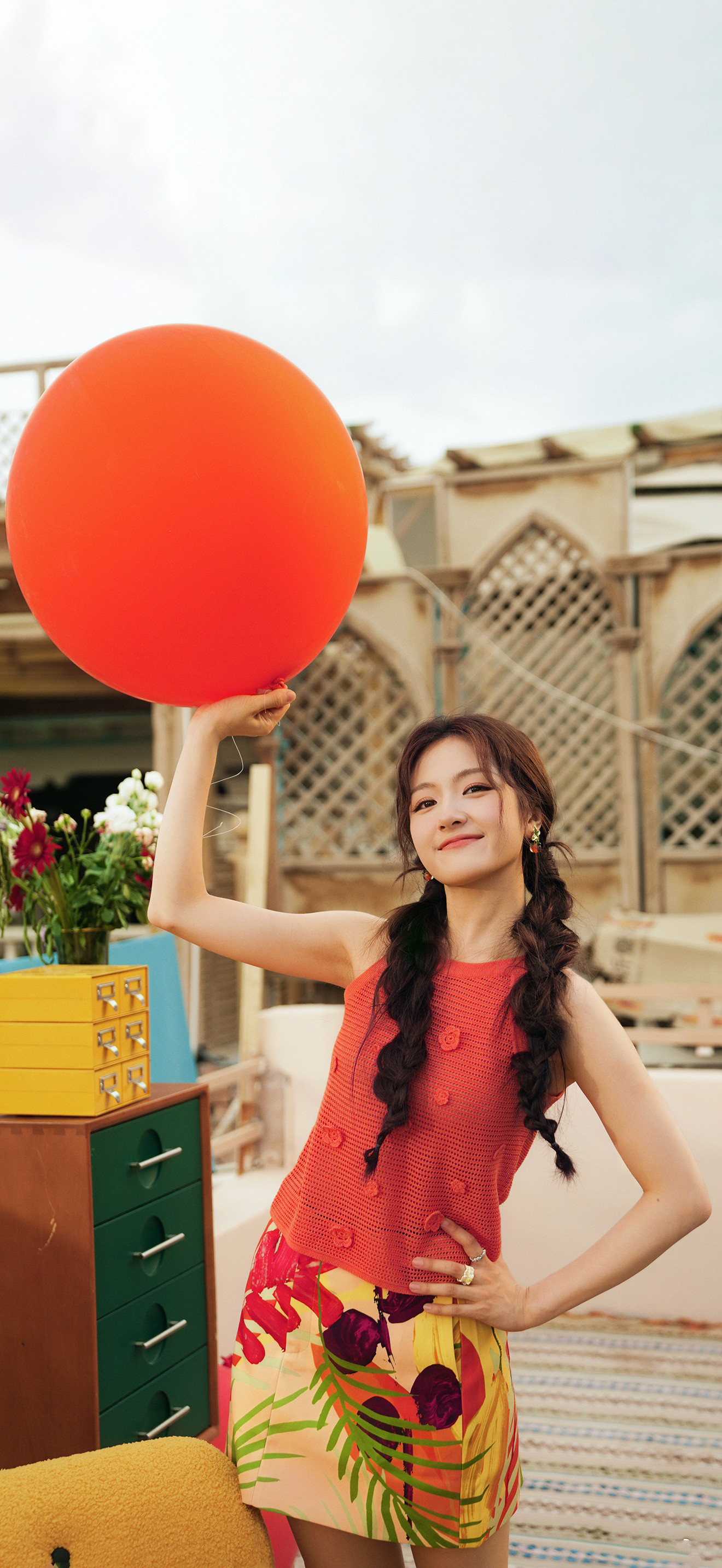 李兰迪元气少女穿搭壁纸，甜美又俏皮的麻花辫小姐姐、李兰迪