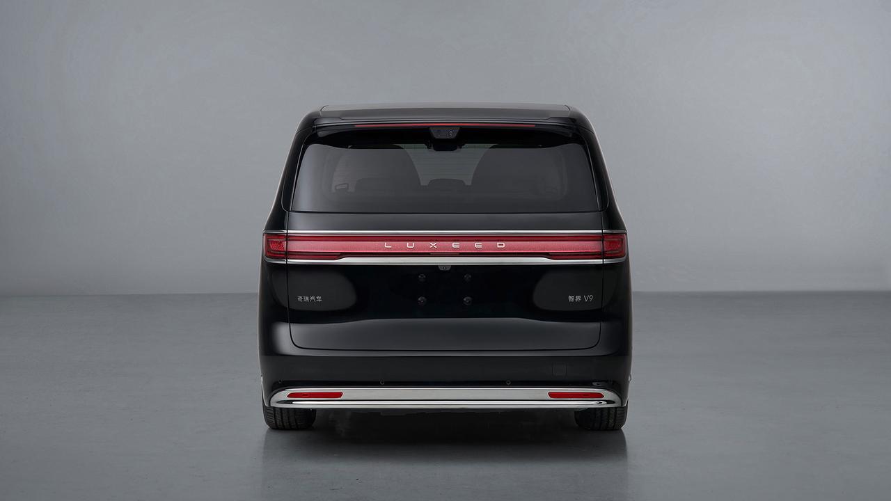 鸿蒙智行首款MPV——智界V9完成申报。新车长宽高尺寸为5359mm、2009m