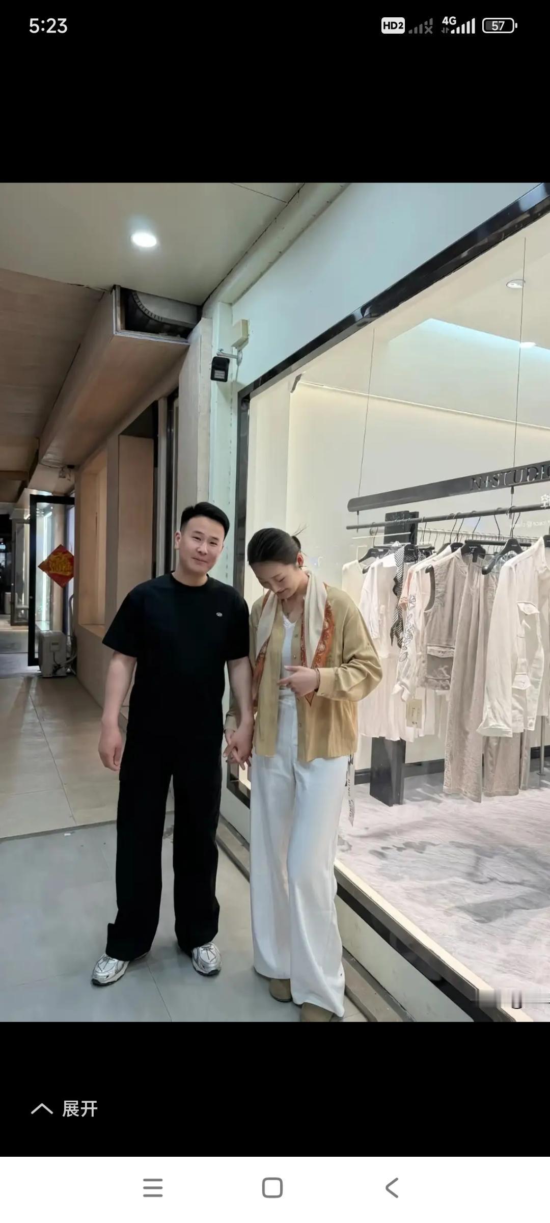 看着陈亚楠小鸟依人的样子，低着头羞答答的，攥着未婚夫的手。不知道这个男人用什