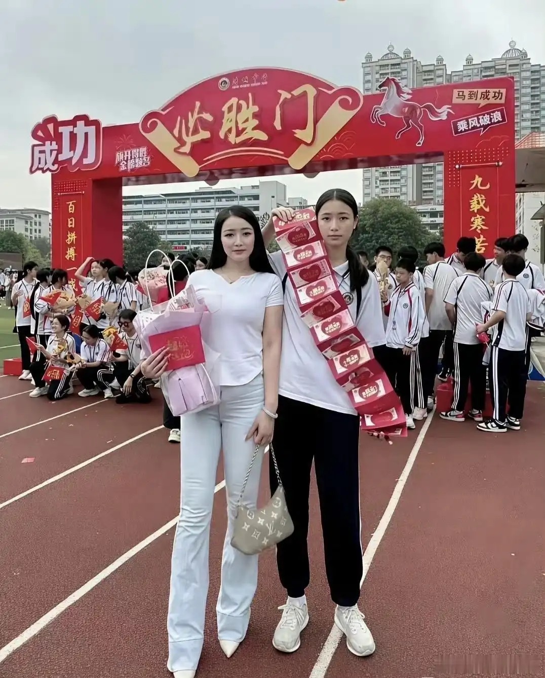 15岁的女儿，37岁的妈，这年纪是刚刚好啊！​​​