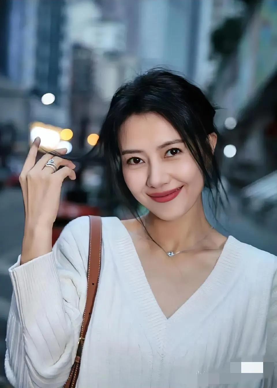 发现没？高圆圆才是娱乐圈难得的人间大清醒！高圆圆接受腾讯专访说，我的人生