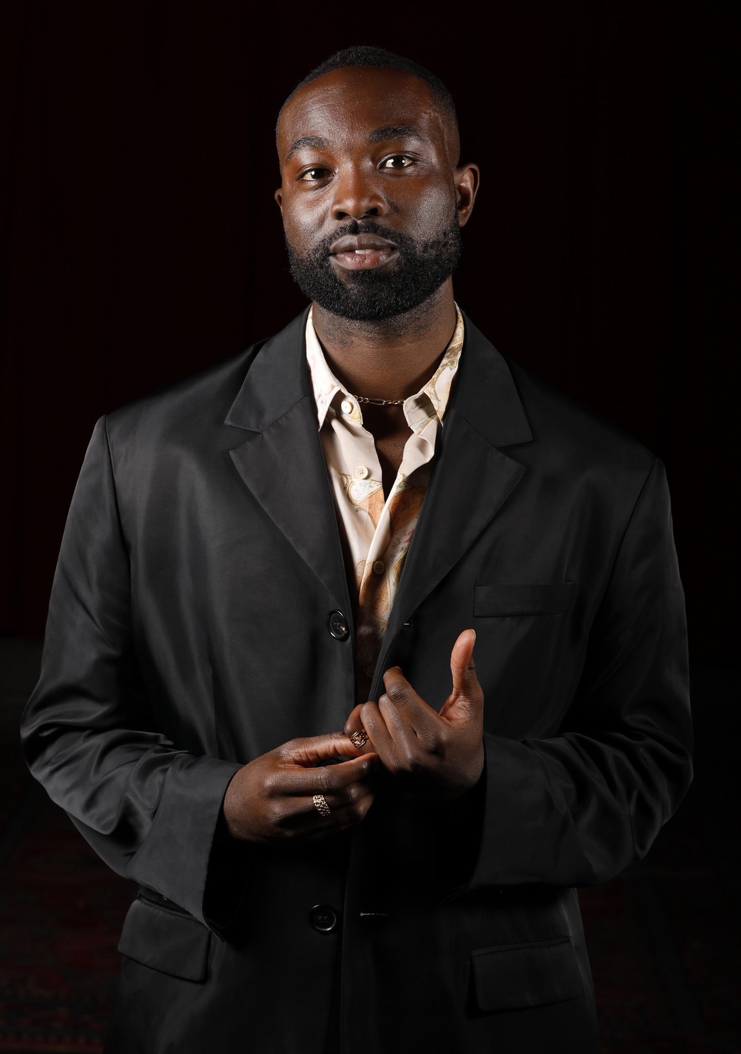 剧版《哈利·波特》选角争议最大的斯内普演员帕帕·厄希度最近接受伦敦《星期日泰晤士