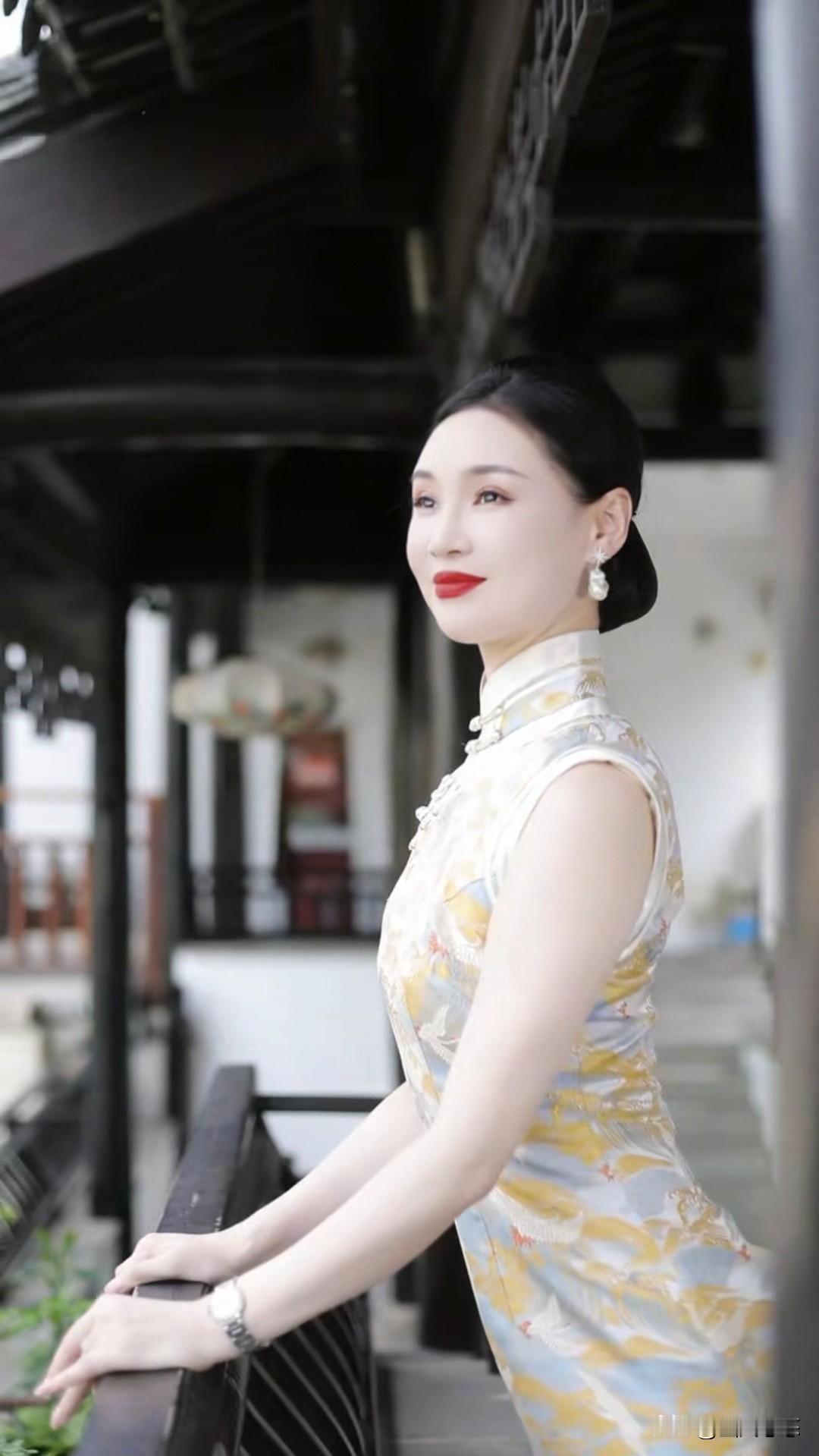 最近网上火爆的闫某晶“酸黄瓜”事件就是迎合了“阳谋无解”这一词语。针对受众群体不