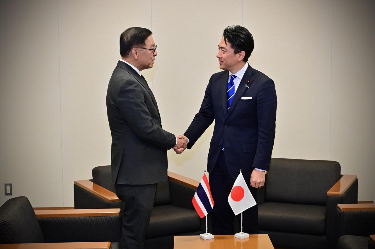 12月19日，日本的防卫大臣小泉进次郎在东京会见了来访的泰国外长西哈萨。不过有意