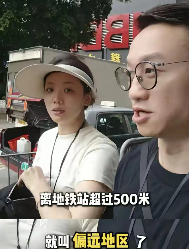 杨威说，儿子杨阳洋来香港上学，他和杨云在这边看了十几套房。香港的房子普遍老旧，3