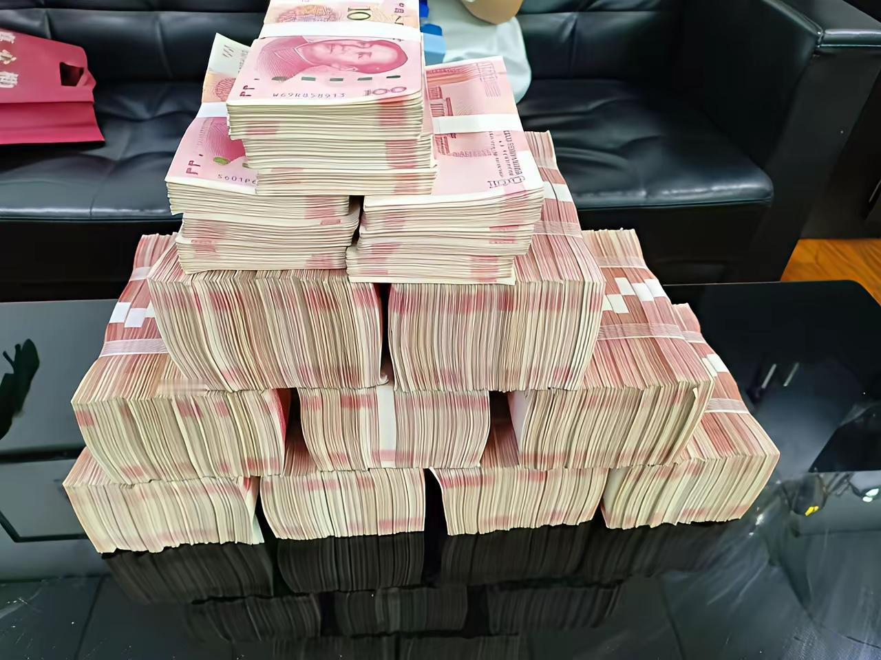 都说有钱能使鬼推磨，可很多有钱人却不开心。就像一些有30万存款的人，依旧觉得自己