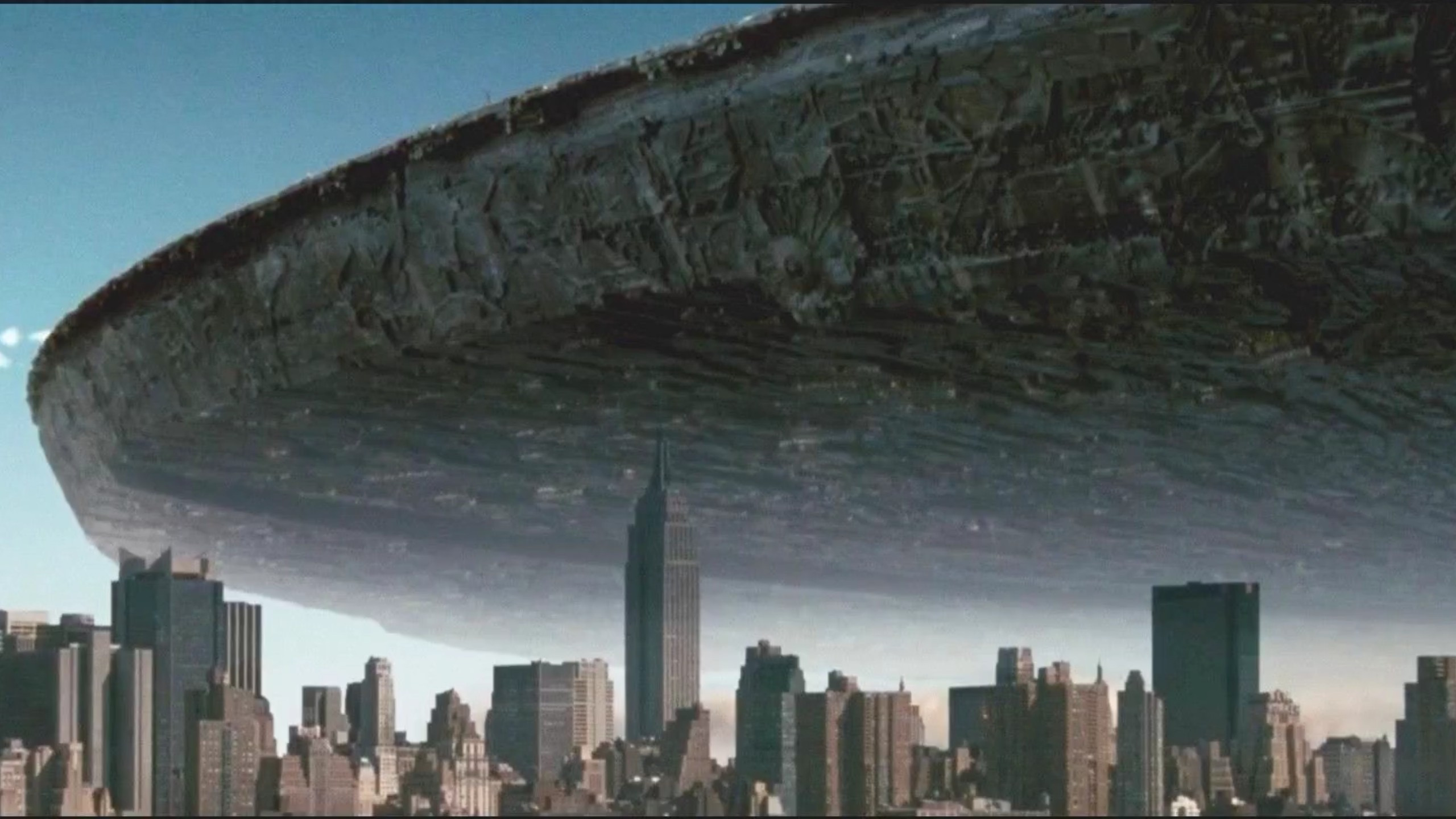 每当我们在科幻电影中看到外星飞船降临地球，它们面对的总是全副武装的人类军队、惊恐