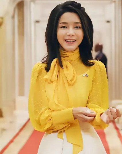 对韩国总统尹锡悦的妻子金建希的调查和搜查，所有的案件已经慢慢浮出水面。最近又查出
