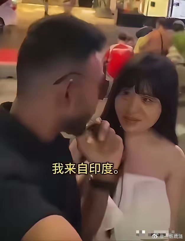 大量的印度人在外网发文，让华人全部滚出新加坡。并说新加坡是印度的圣城，声称要通过