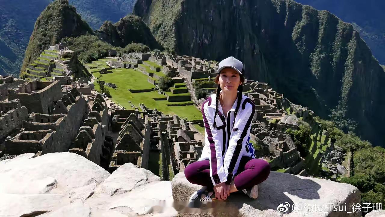 香港曾经最性感的女明星，如今退圈了，46岁了依然未婚未育，世界各地去旅游，享受大