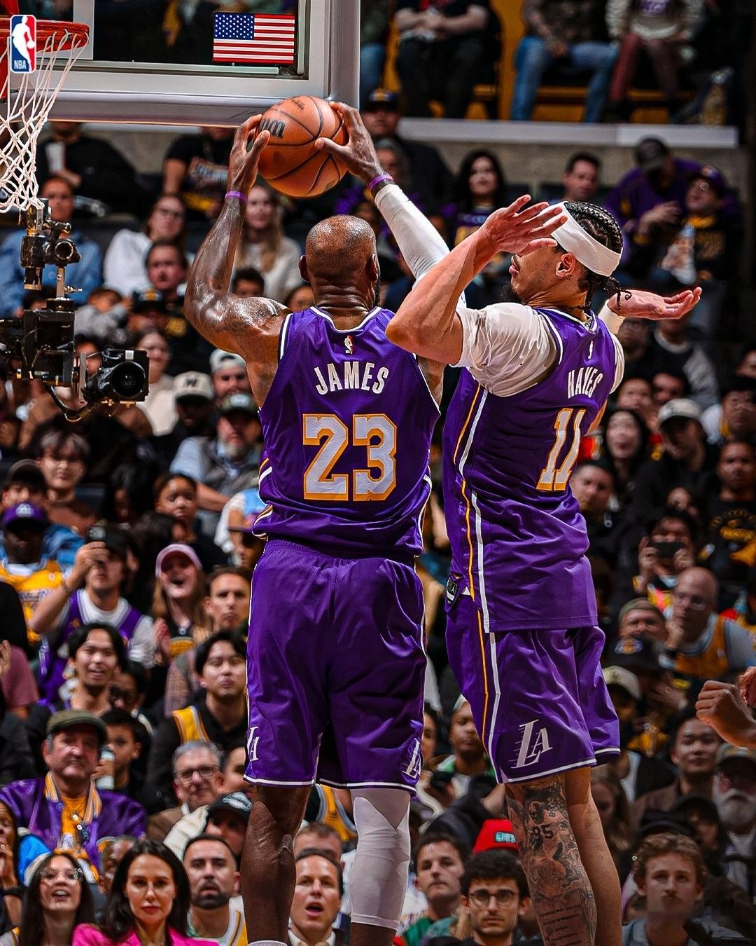 比赛时，当有机会拿到第十个篮板时，他对旁边的海斯说：离我远点兄弟。比赛后记者问到