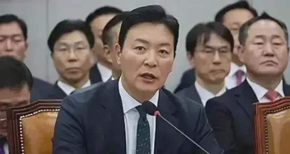 总统警卫内斗新总统李在明上任第一天，安保现场就乱了套！警
