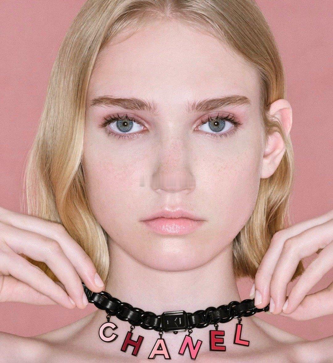 香奈儿Blush限定腕表系列｜Blush限定腕表系列从香奈儿美妆世界汲取灵感，以