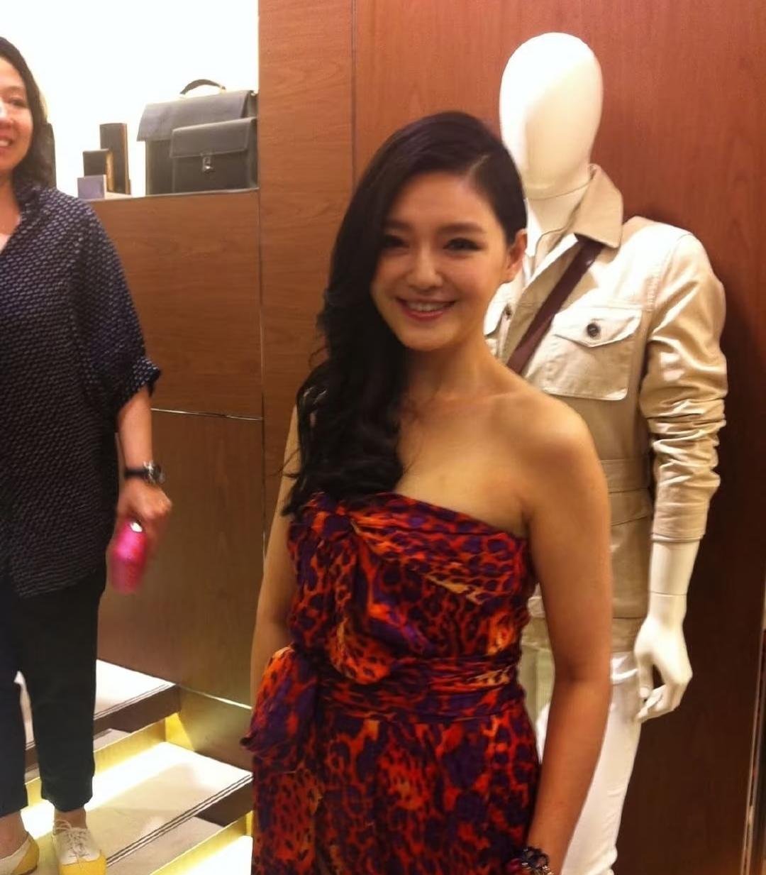 你可以说大S当初在众星云集的娱乐圈里不算最惊艳的那一类，但你绝对不能否定她的气质