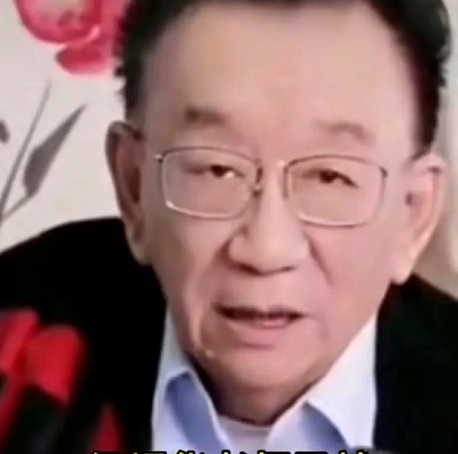 侯耀华相对于杨老五来说，人品高的太多了。很早之前侯耀华就提醒过杨老五，你