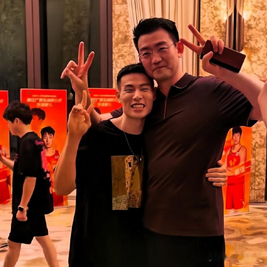 600万奖金照常发放！广厦拿亚军全队欢聚答谢宴，王博微醺，老板楼明强硬发声：不允