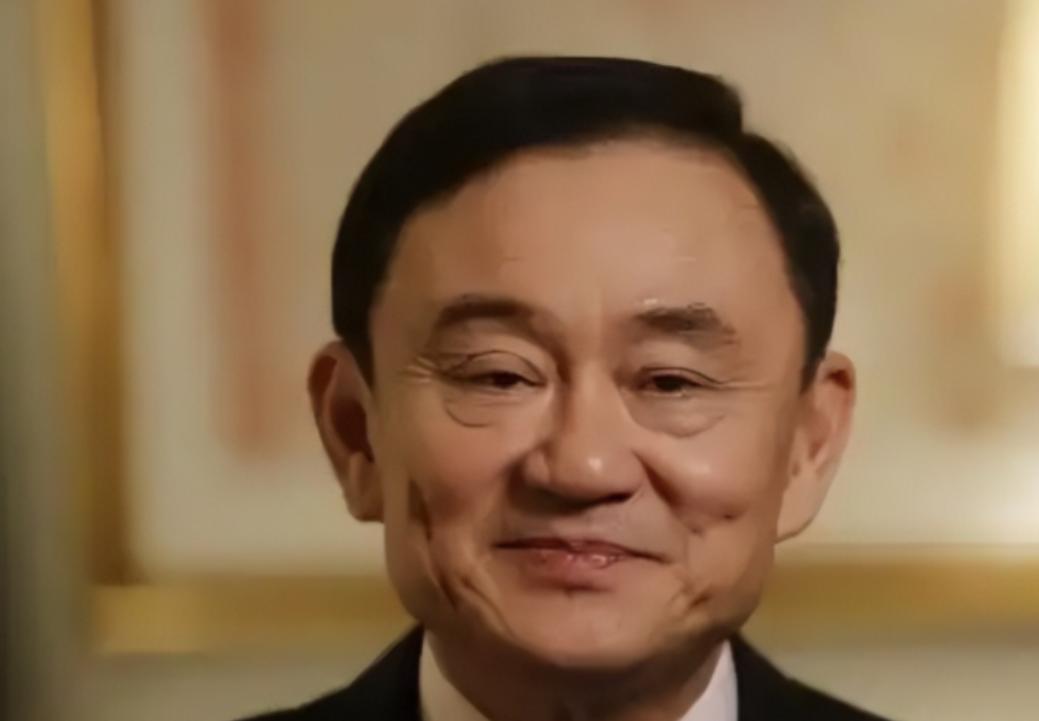 76岁的前总理刚摘下电子脚环，以为苦日子总算熬到头了，谁知一张天价罚单如同晴天霹