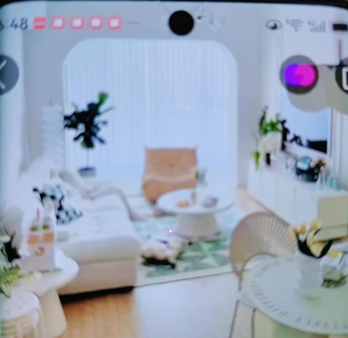 八十岁，自己住三楼电梯房，女儿家五层楼梯，能不去就不去。两个洗衣机，内衣外衣从