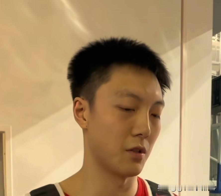 中国男篮26大胜卡塔尔男篮，赛后胡明轩谈:自己表现！赢球肯定十分开心！首先，