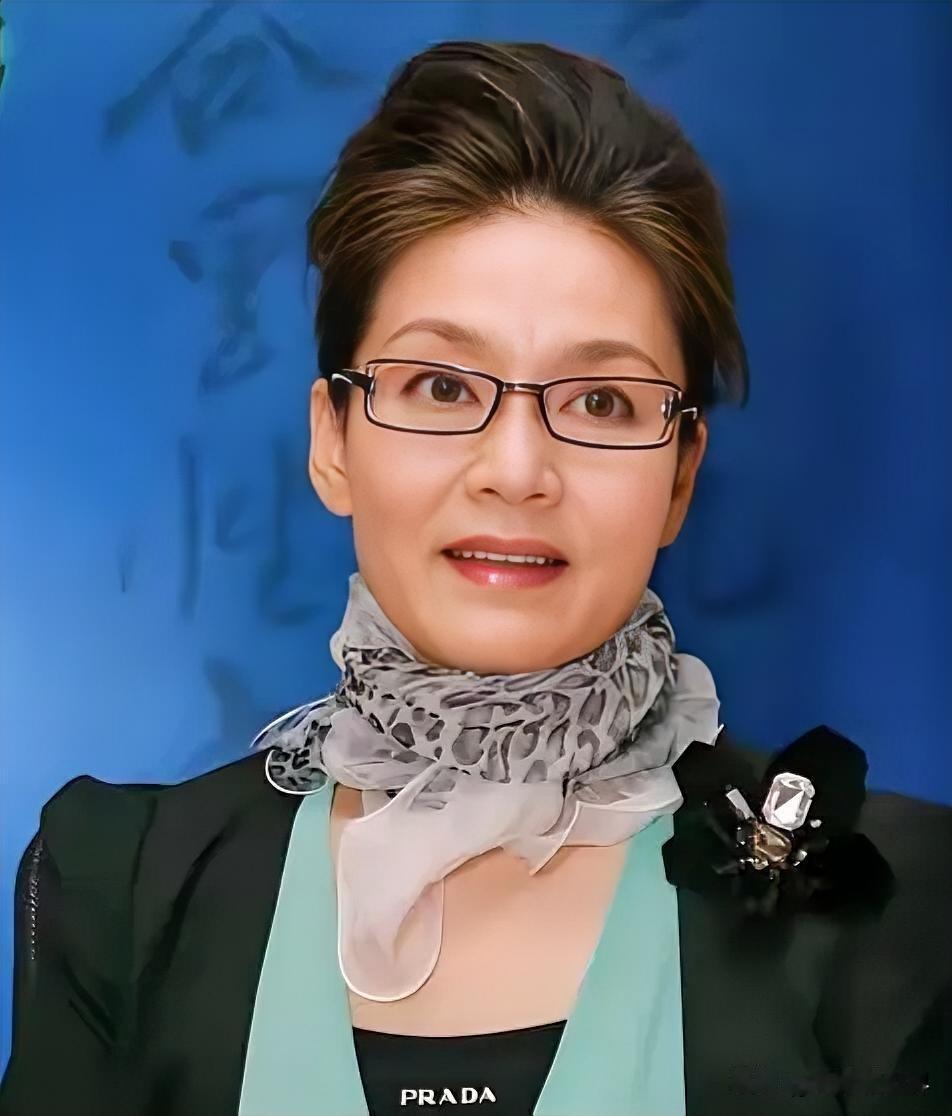 潘虹缓缓说道：“如今我已步入古稀之年，72岁的我每日还要在凌晨三四点便需从睡梦中