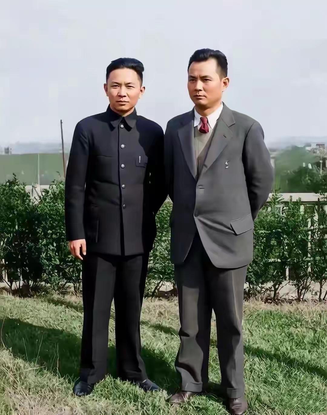 考考你，这是哪两位老前辈？一身正气，气宇轩昂。
