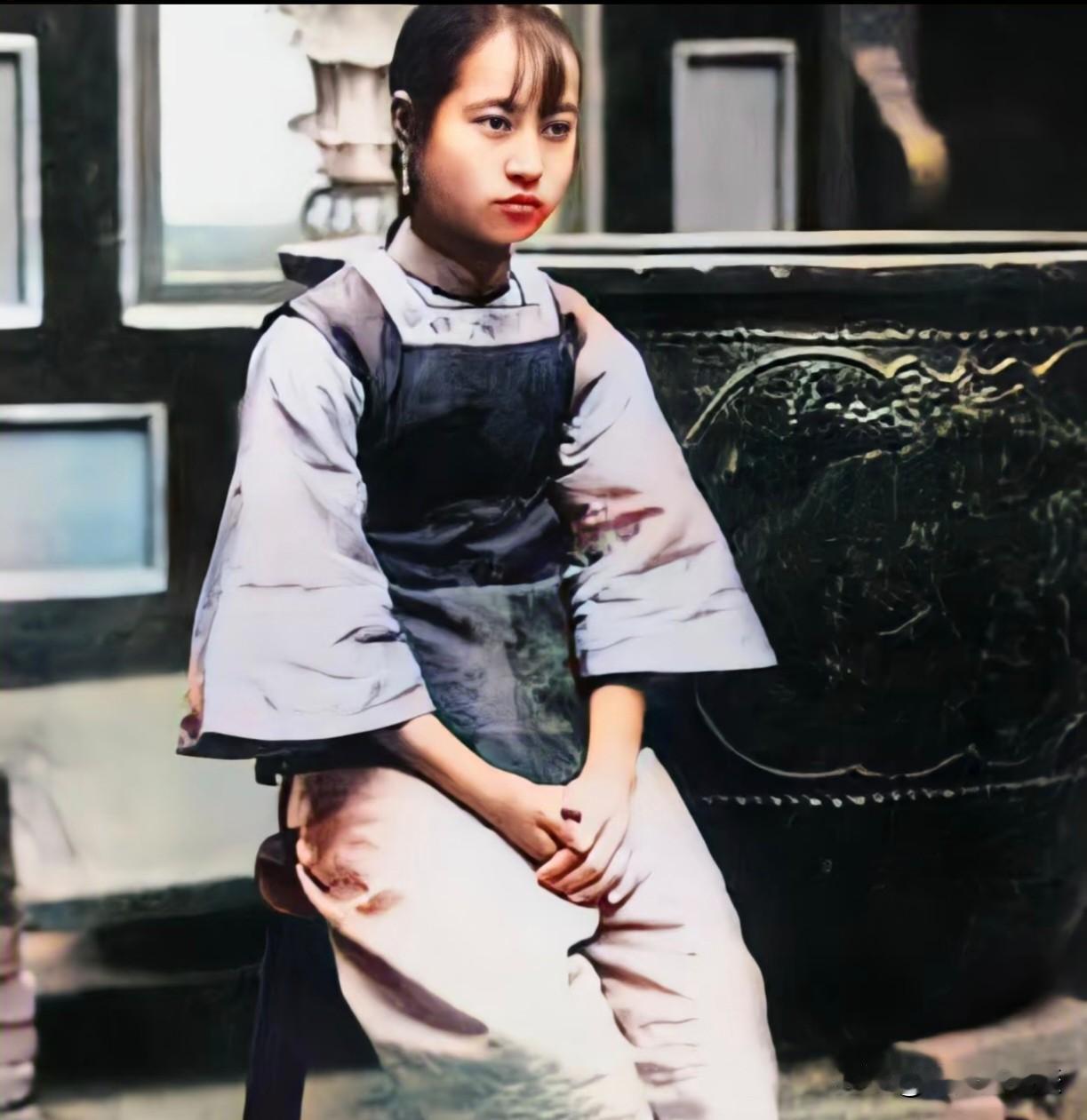 大家知道吗？蒋瑶光是蒋介石的养女。早产的瑶光本被遗弃在医院，后来被陈洁如抱回