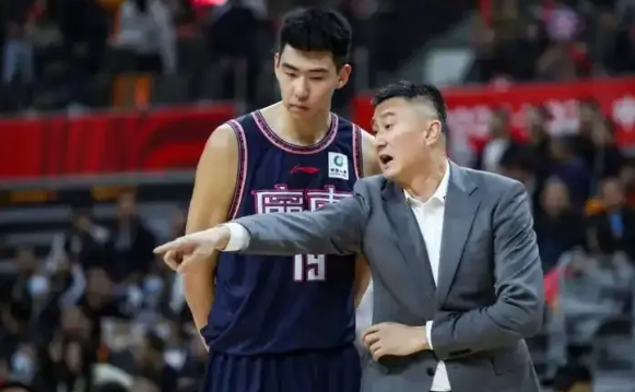 恭喜小将徐昕彻底摆脱了“恶魔”杜峰！今天据国内媒体人透露，在经过漫长的谈判之后，