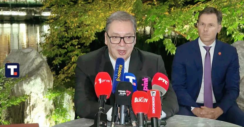 武契奇总统在上海驻地向记者谈及塞尔维亚军备，“至于军事和国防工业，我非常满意，
