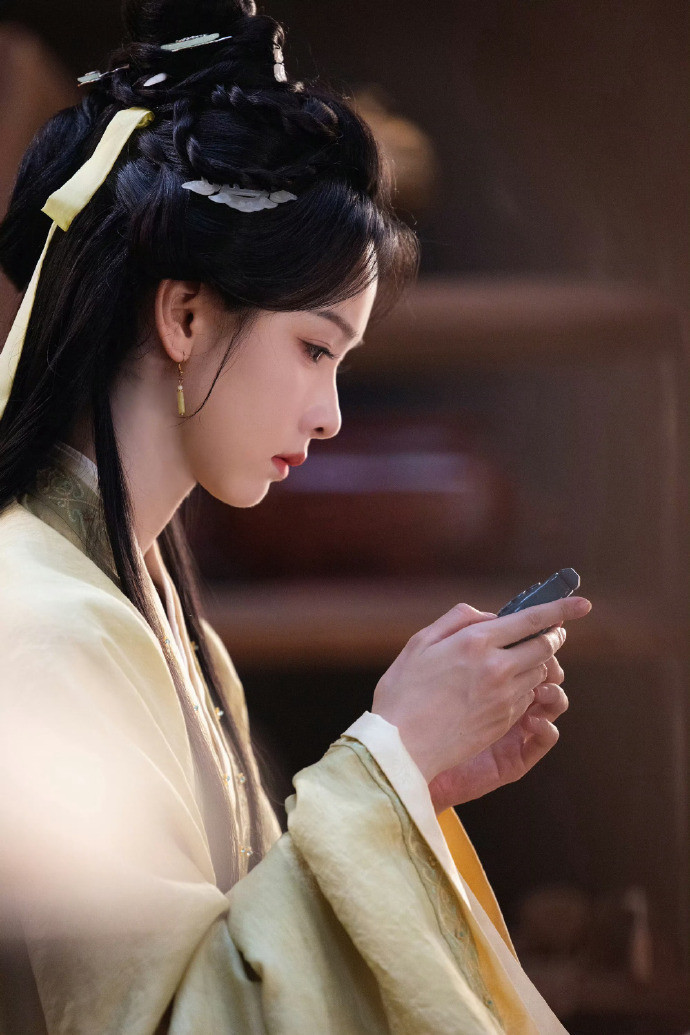 陈都灵完全不吃压力我真的超爱这种松弛感满满的美女！外界再多嘈杂和压力，都无法打