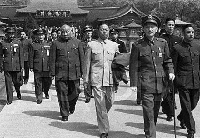 1962年1月，蒋介石接到一份密报：罗布泊的原子弹实验已进入试爆阶段。他顿时一惊