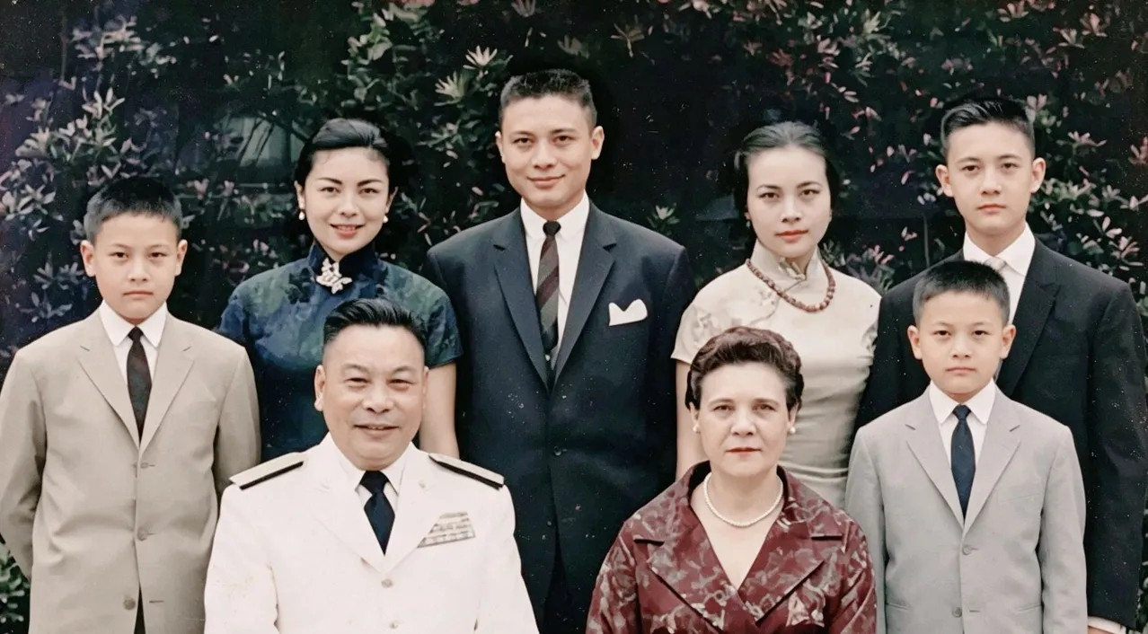 很多人不知道，蒋经国的结发妻子压根不是华人，是土生土长的白俄罗斯人。这张拍摄于上