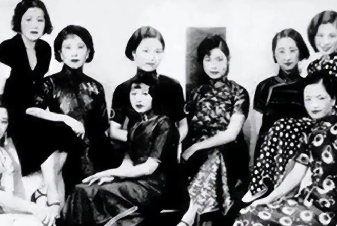 1974年，90岁的杨森迎娶了女秘书张灵凤。洞房之夜，就在杨森要行房事时，张灵凤