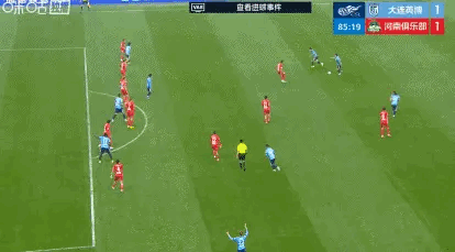 大连英博踢得太好了，国足主帅邵佳一现场观战绝对是赚到了！虽然缺兵少将的河南队在客