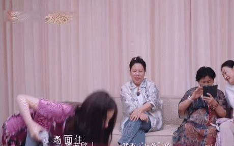 #虞书欣遭遇“社牛克星”#虞书欣一向以超强社牛属性闻名，那活泼大胆的性格，走到哪