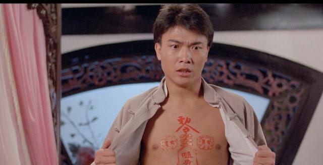 现年62岁的钱小豪是8、90年代香港著名武打男星，拍过《僵尸先生》等多出以「僵尸